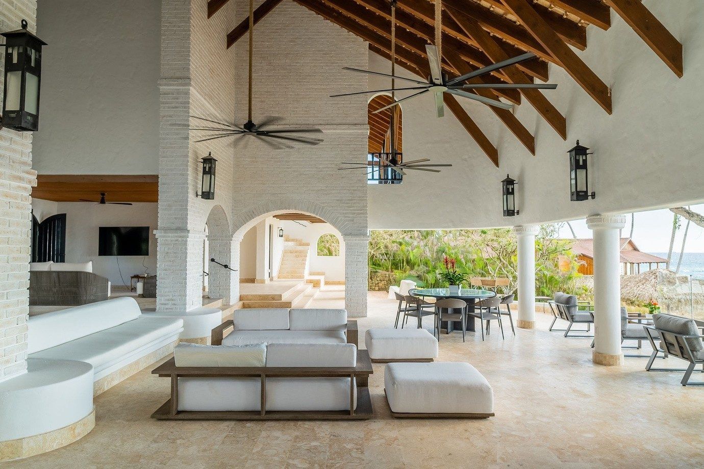 Cocina en roble con isla a medida — Estructa Espacios